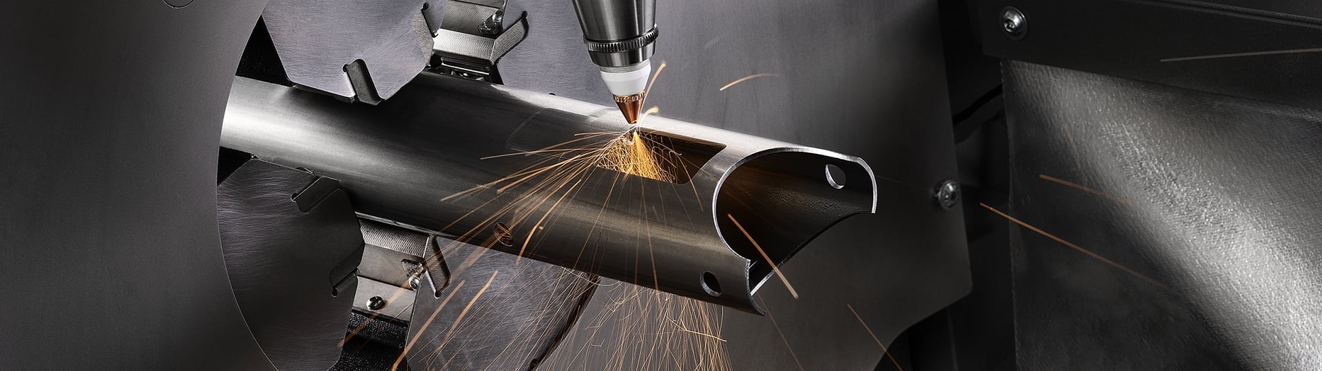 BLM LASERTUBE LT7 fiber laser cutting a steel tube
